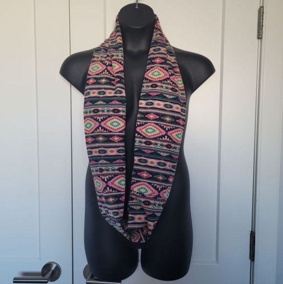 Infinity scarf - Picture 3 of 3